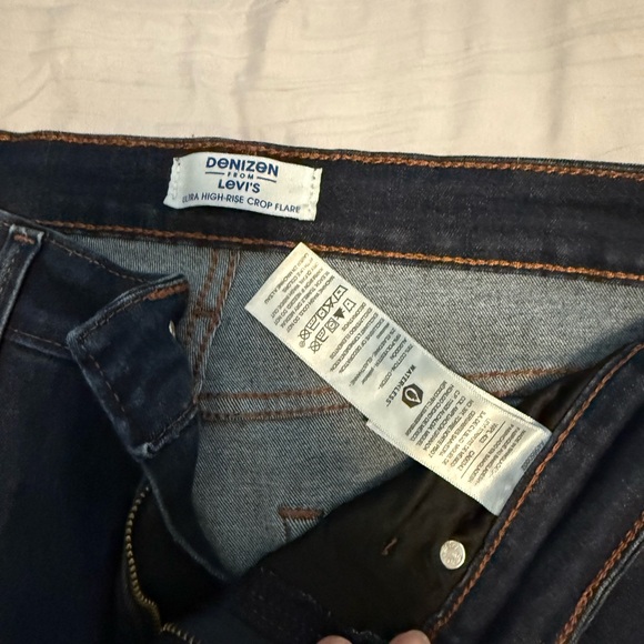 DENIZEN
LeVI'S
UIRA HIGH RISE CROP FLARE - Picture 3 of 5